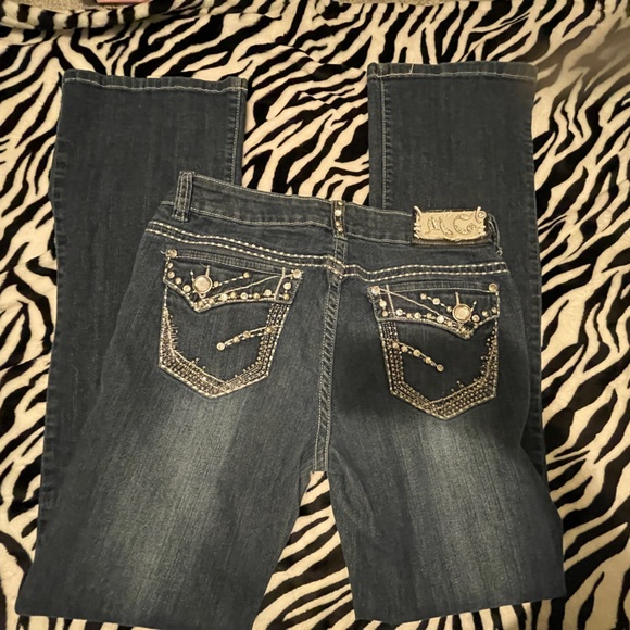 Super cute low rise boot cut jeans with pocket detaill - Picture 1 of 5
